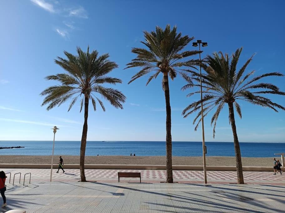Estupendo Piso Renovado A 30 Metros De La Playa Apartamento Almería Exterior foto